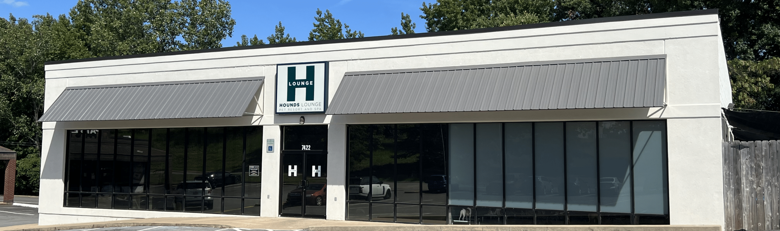 NLR store front Hounds Lounge North Little Rock